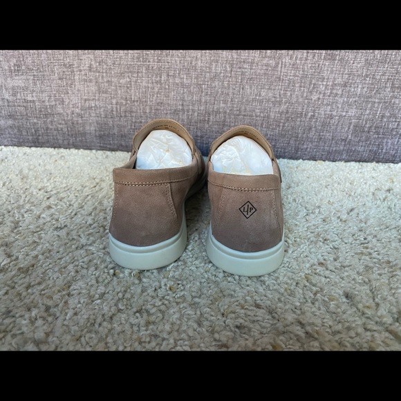 Loro Piana Summer Walk - Picture 5 of 16